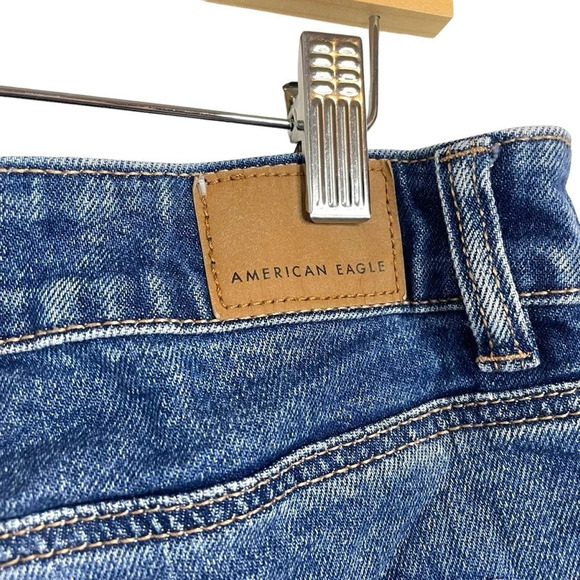 American Eagle Stretch Mom Straight Jean Shorts in Blue Size 12 X-Long - Picture 8 of 11